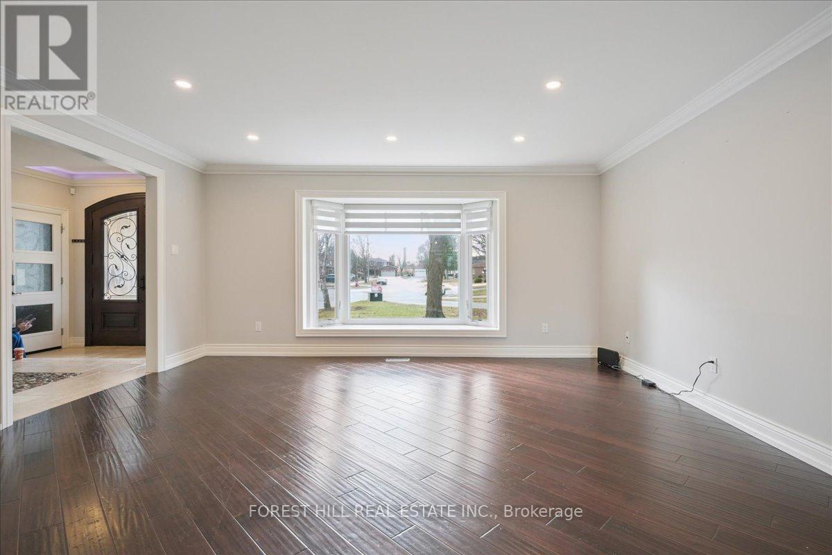 2579 Kenna Court, Mississauga, Ontario  L5K 2K4 - Photo 9 - W12895164