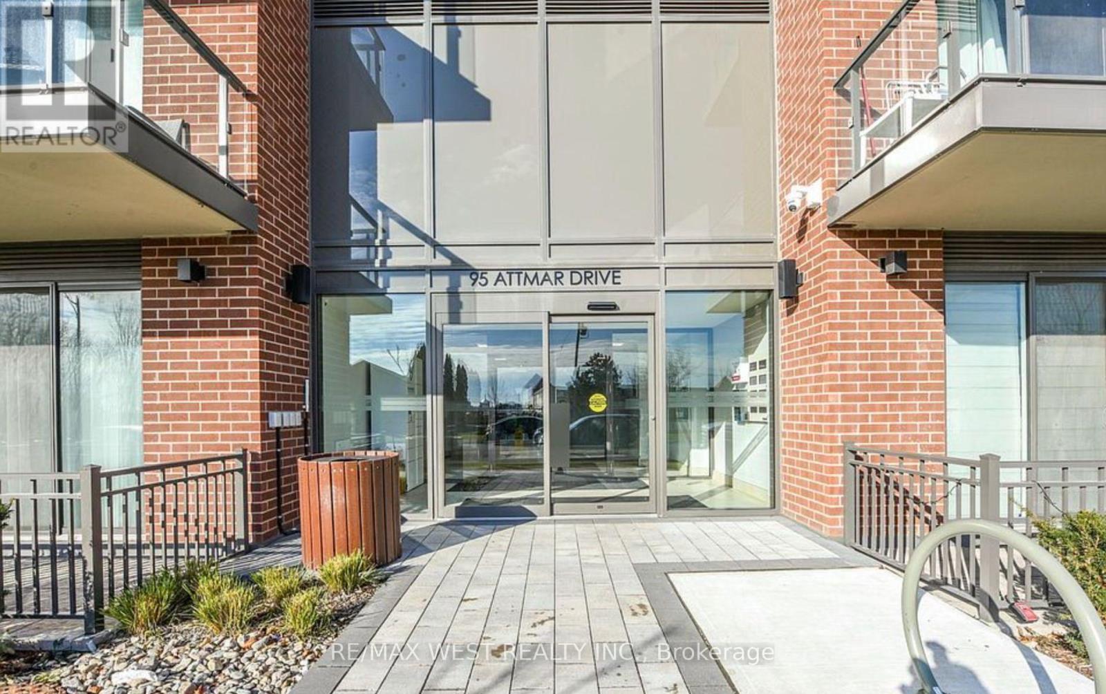 106 - 95 Attmar Drive, Brampton, Ontario  L6P 0Y6 - Photo 2 - W12895172