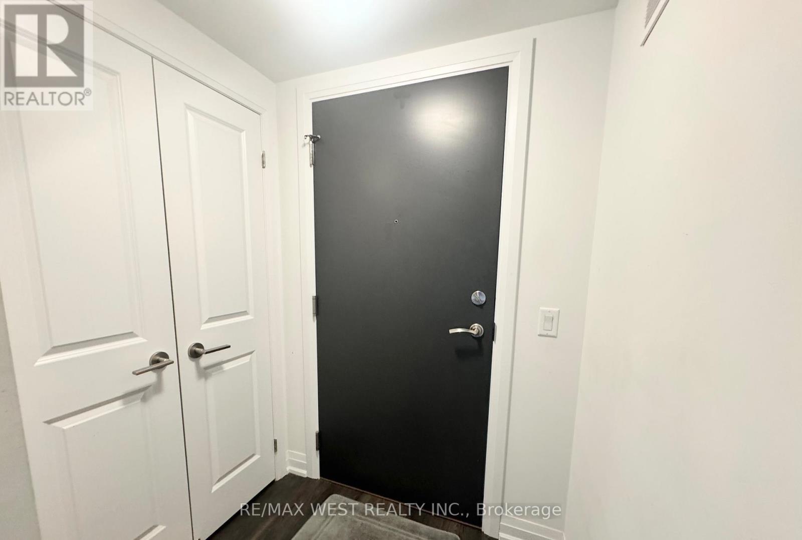 106 - 95 Attmar Drive, Brampton, Ontario  L6P 0Y6 - Photo 3 - W12895172