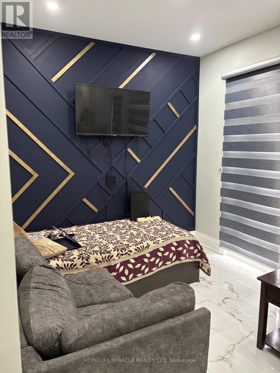 21 Truro Circle, Brampton, Ontario  L7A 4E4 - Photo 2 - W12895232