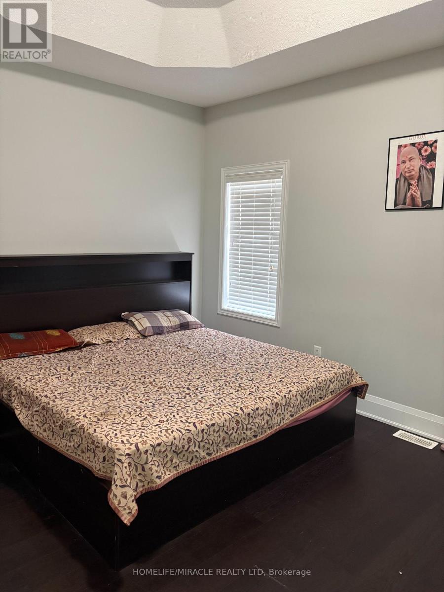 21 Truro Circle, Brampton, Ontario  L7A 4E4 - Photo 7 - W12895232