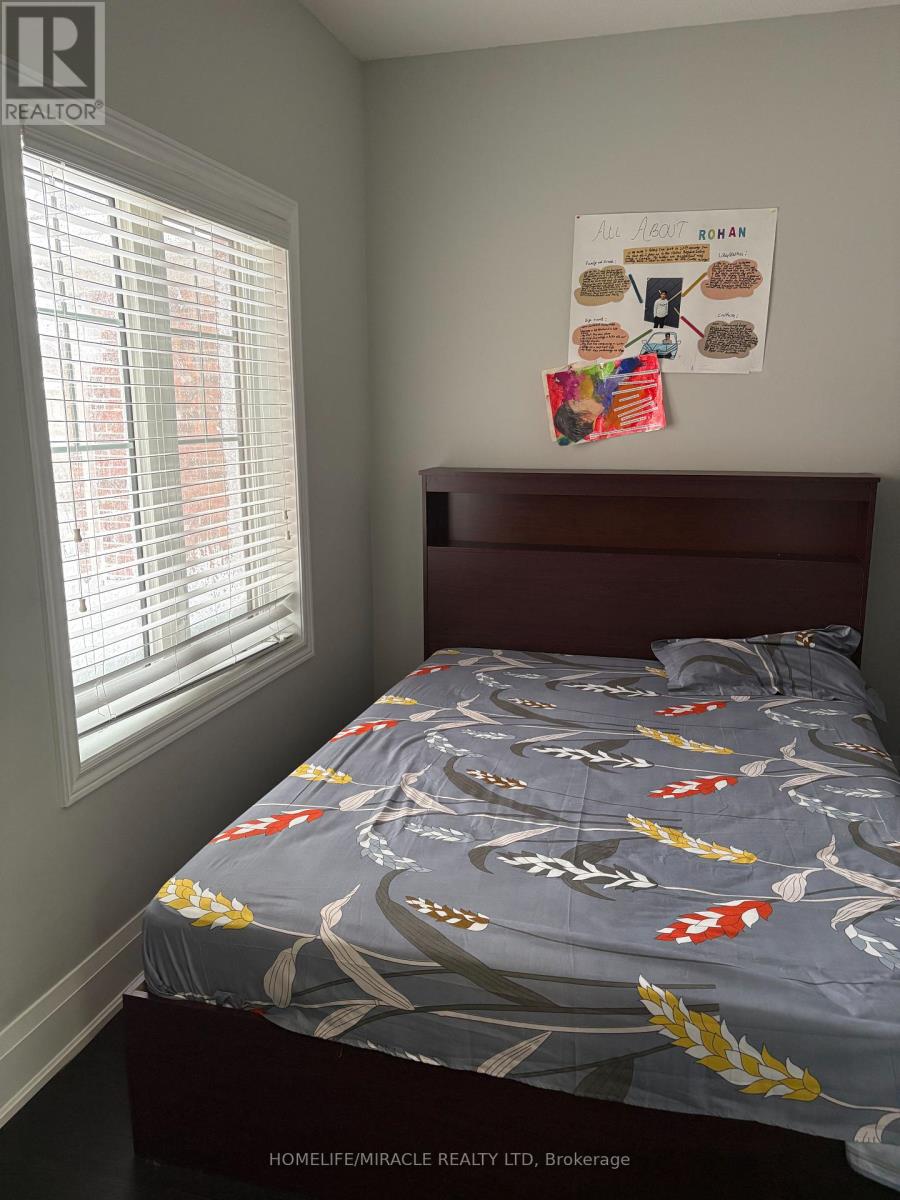 21 Truro Circle, Brampton, Ontario  L7A 4E4 - Photo 8 - W12895232