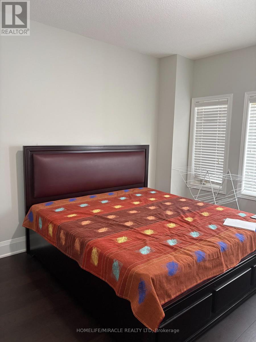 21 Truro Circle, Brampton, Ontario  L7A 4E4 - Photo 9 - W12895232