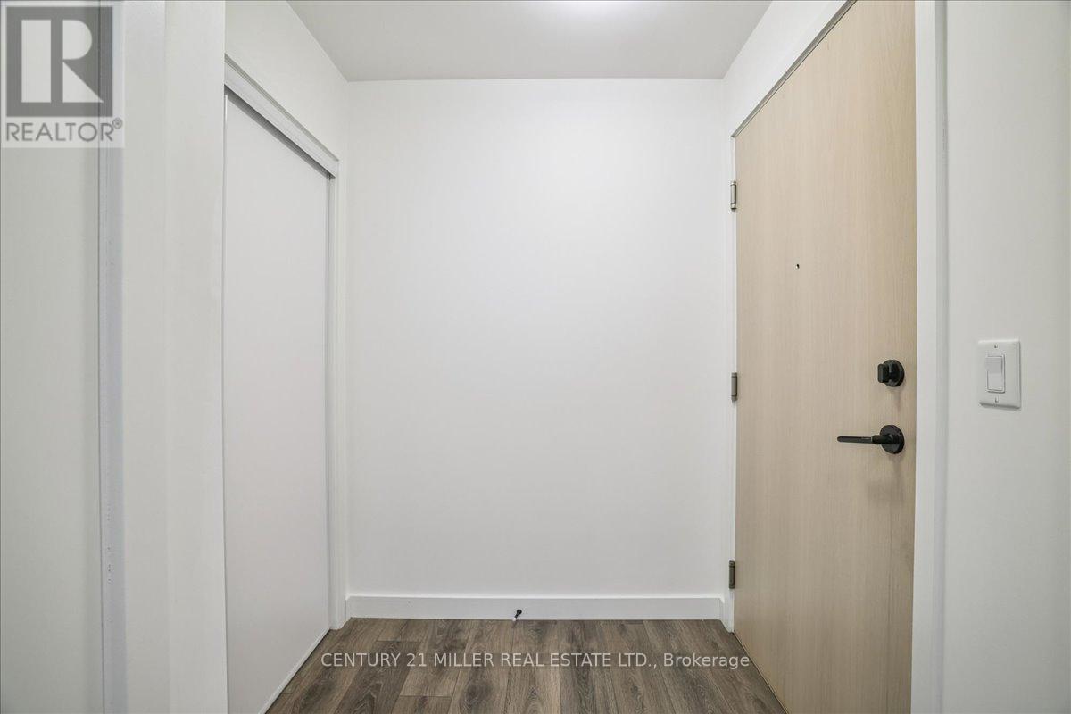 305 - 150 Sabina Drive, Oakville, Ontario  L6H 0W3 - Photo 5 - W12895240