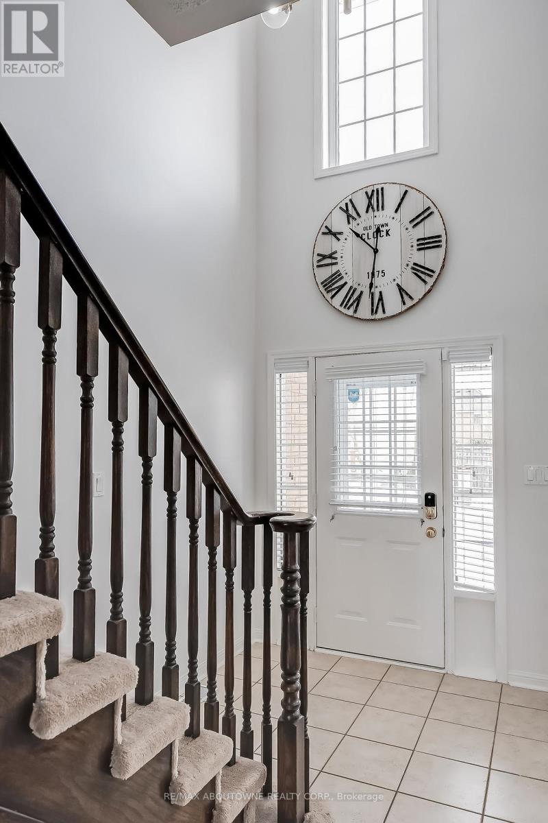 599 Caverhill Crescent, Milton, Ontario  L9T 5K1 - Photo 3 - W12895244