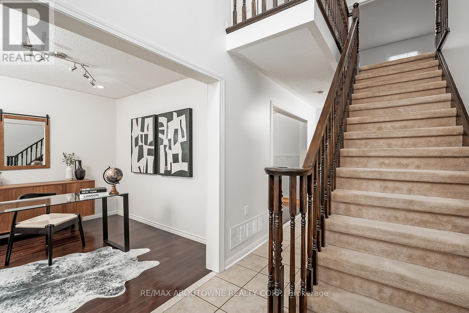 599 Caverhill Crescent, Milton, Ontario  L9T 5K1 - Photo 4 - W12895244