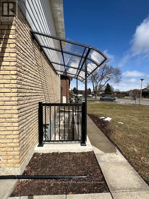 1 Esplanade Road, Brampton, Ontario  L6T 2C6 - Photo 4 - W12895278