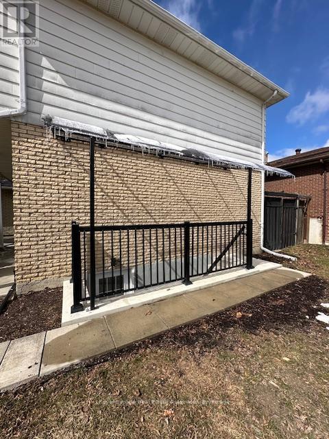 1 Esplanade Road, Brampton, Ontario  L6T 2C6 - Photo 5 - W12895278