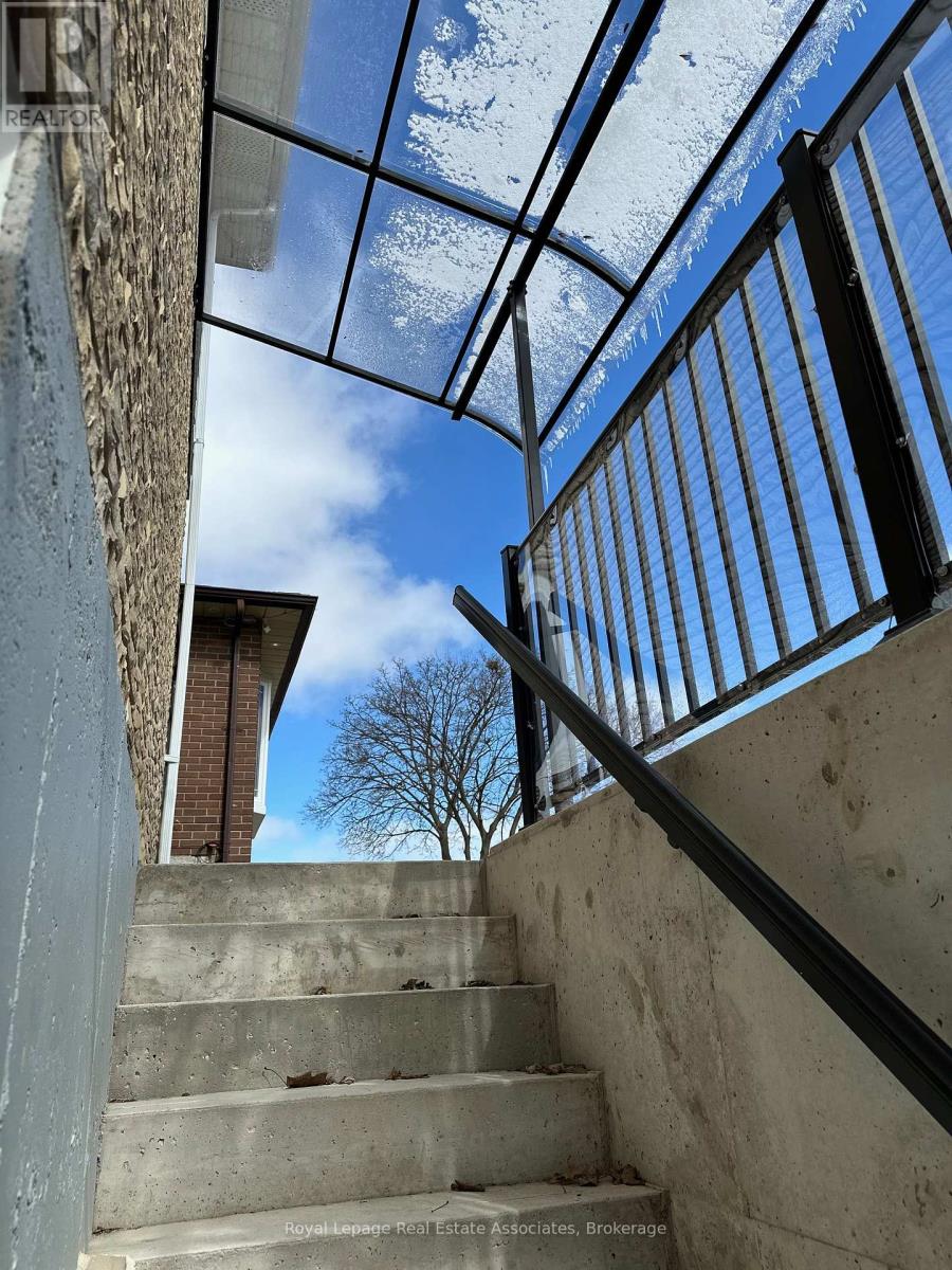 1 Esplanade Road, Brampton, Ontario  L6T 2C6 - Photo 6 - W12895278