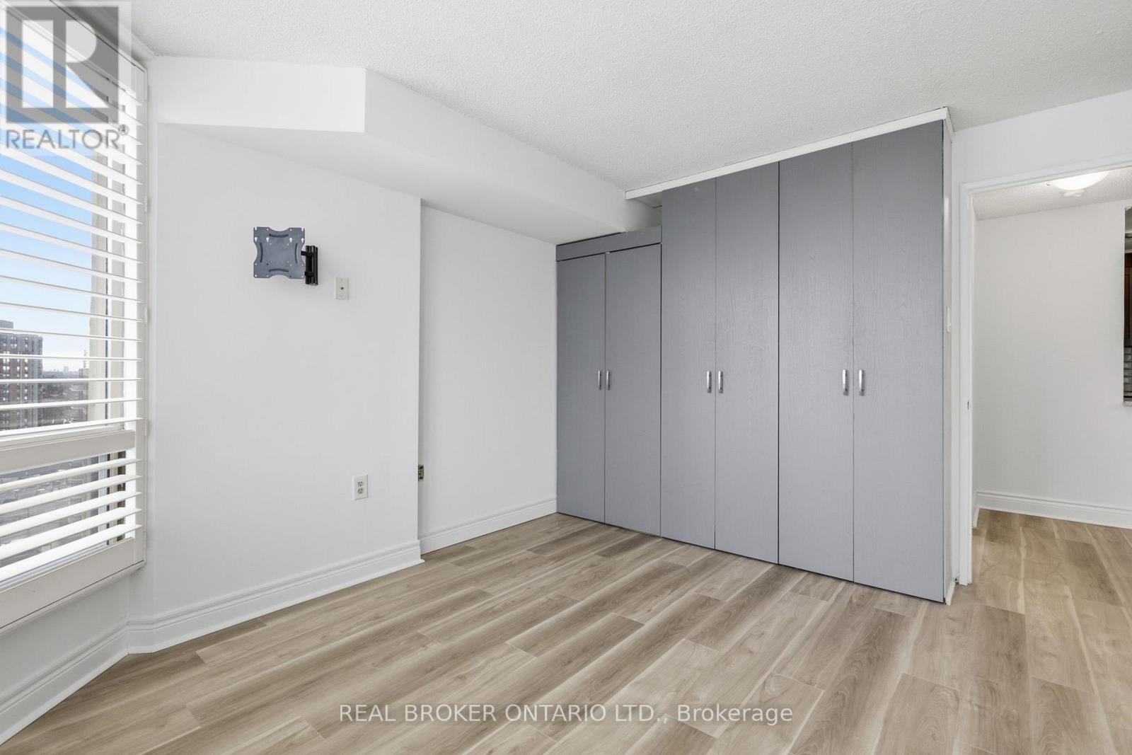 1103 - 25 Fairview Road W, Mississauga (Fairview), Ontario  L5B 3Y8 - Photo 12 - W12895288