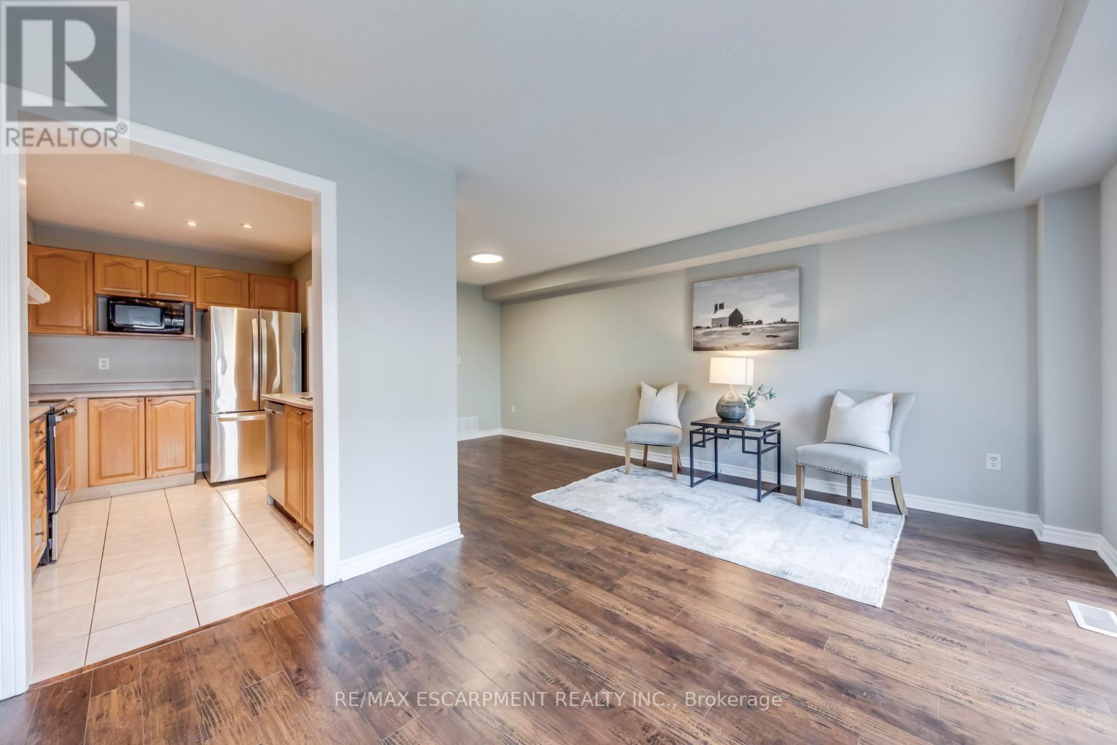 4401 Peter Drive, Burlington, Ontario  L7L 6S6 - Photo 12 - W12895354