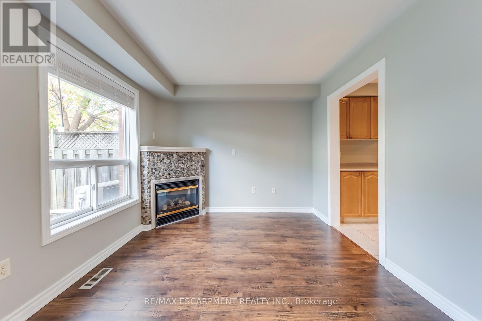 4401 Peter Drive, Burlington, Ontario  L7L 6S6 - Photo 13 - W12895354