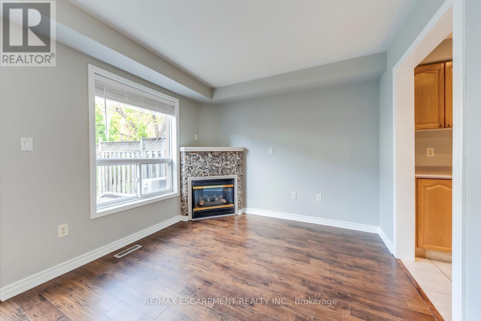 4401 Peter Drive, Burlington, Ontario  L7L 6S6 - Photo 14 - W12895354