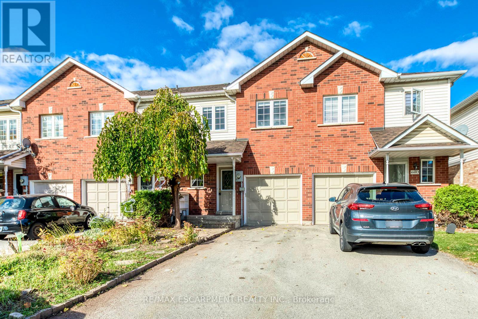 4401 Peter Drive, Burlington, Ontario  L7L 6S6 - Photo 2 - W12895354