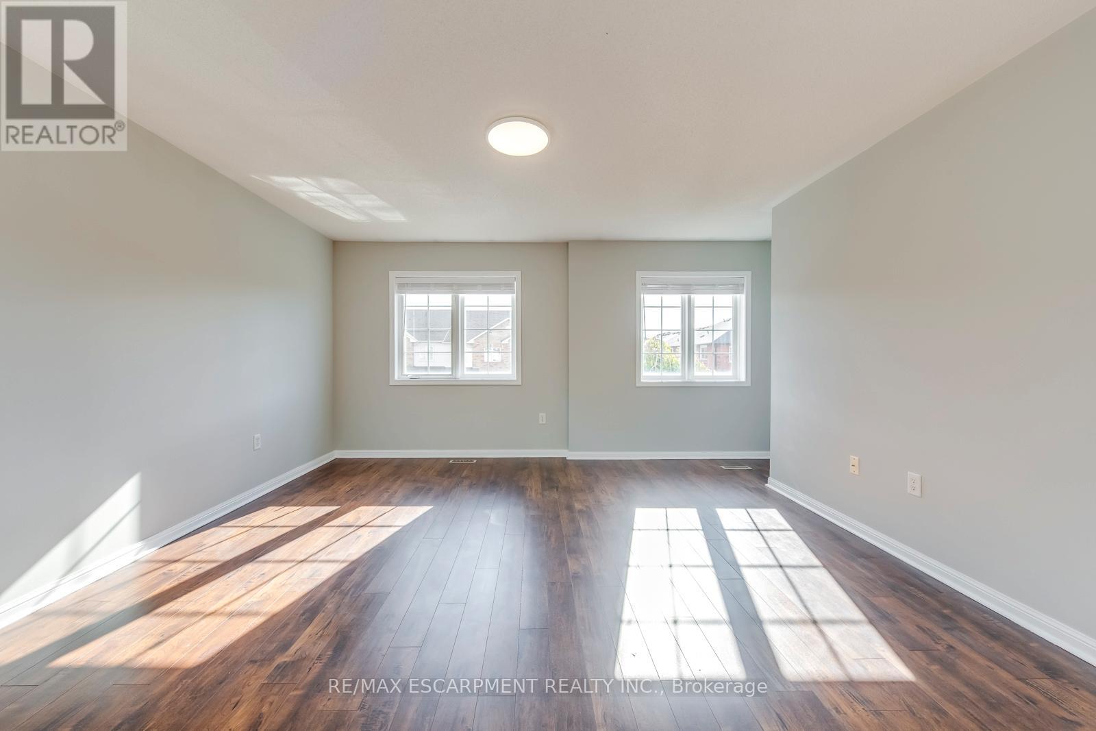 4401 Peter Drive, Burlington, Ontario  L7L 6S6 - Photo 22 - W12895354