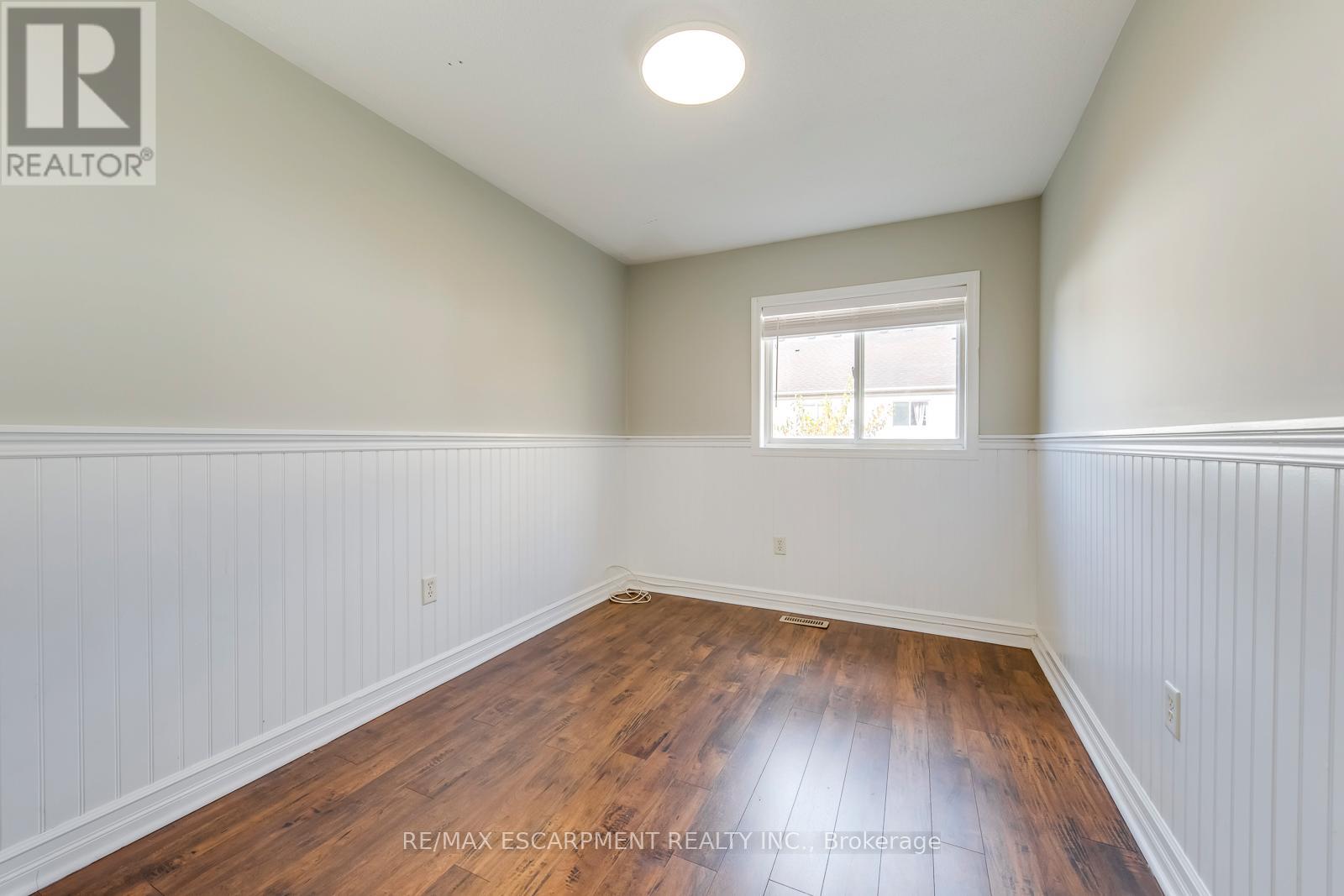 4401 Peter Drive, Burlington, Ontario  L7L 6S6 - Photo 27 - W12895354