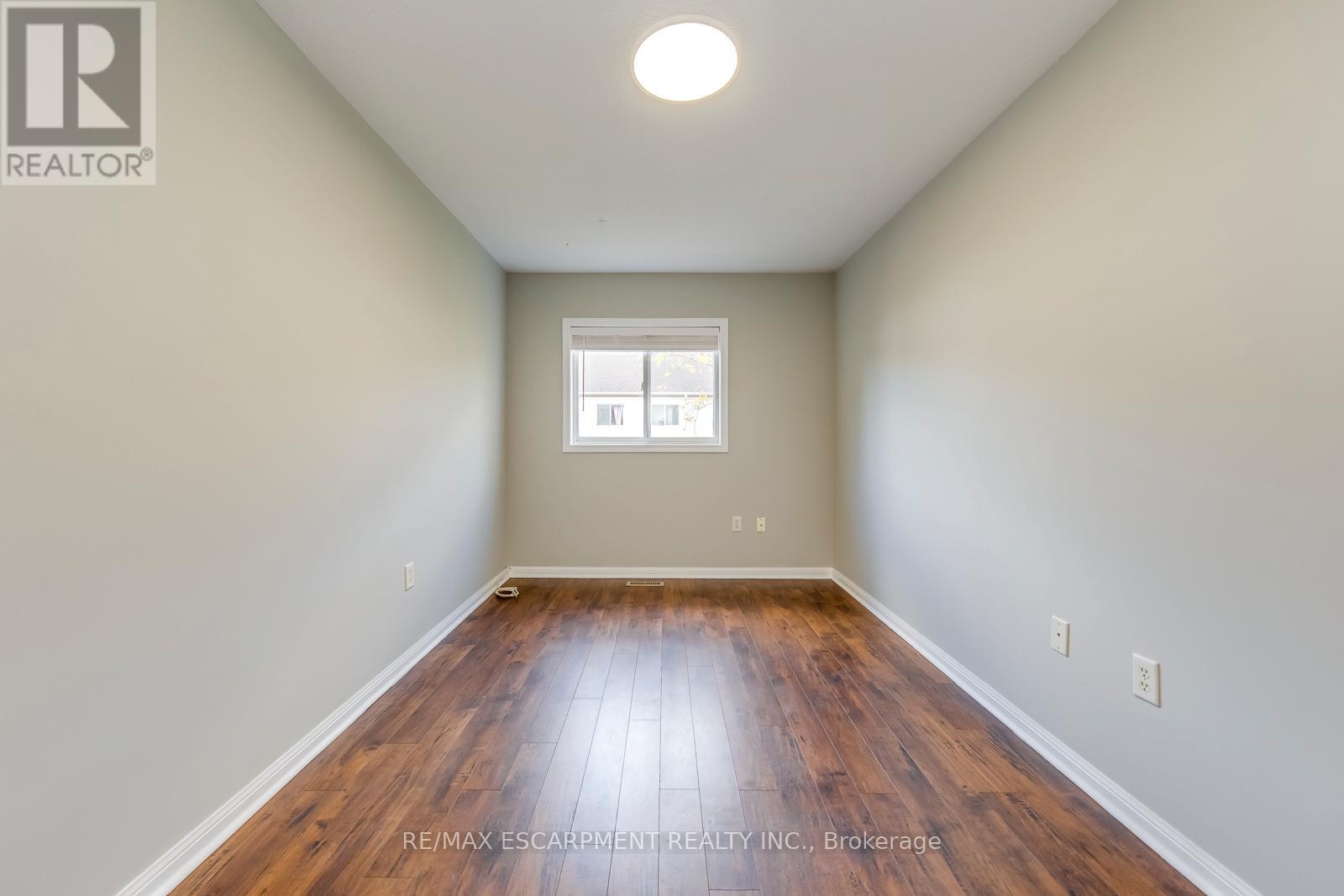 4401 Peter Drive, Burlington, Ontario  L7L 6S6 - Photo 29 - W12895354