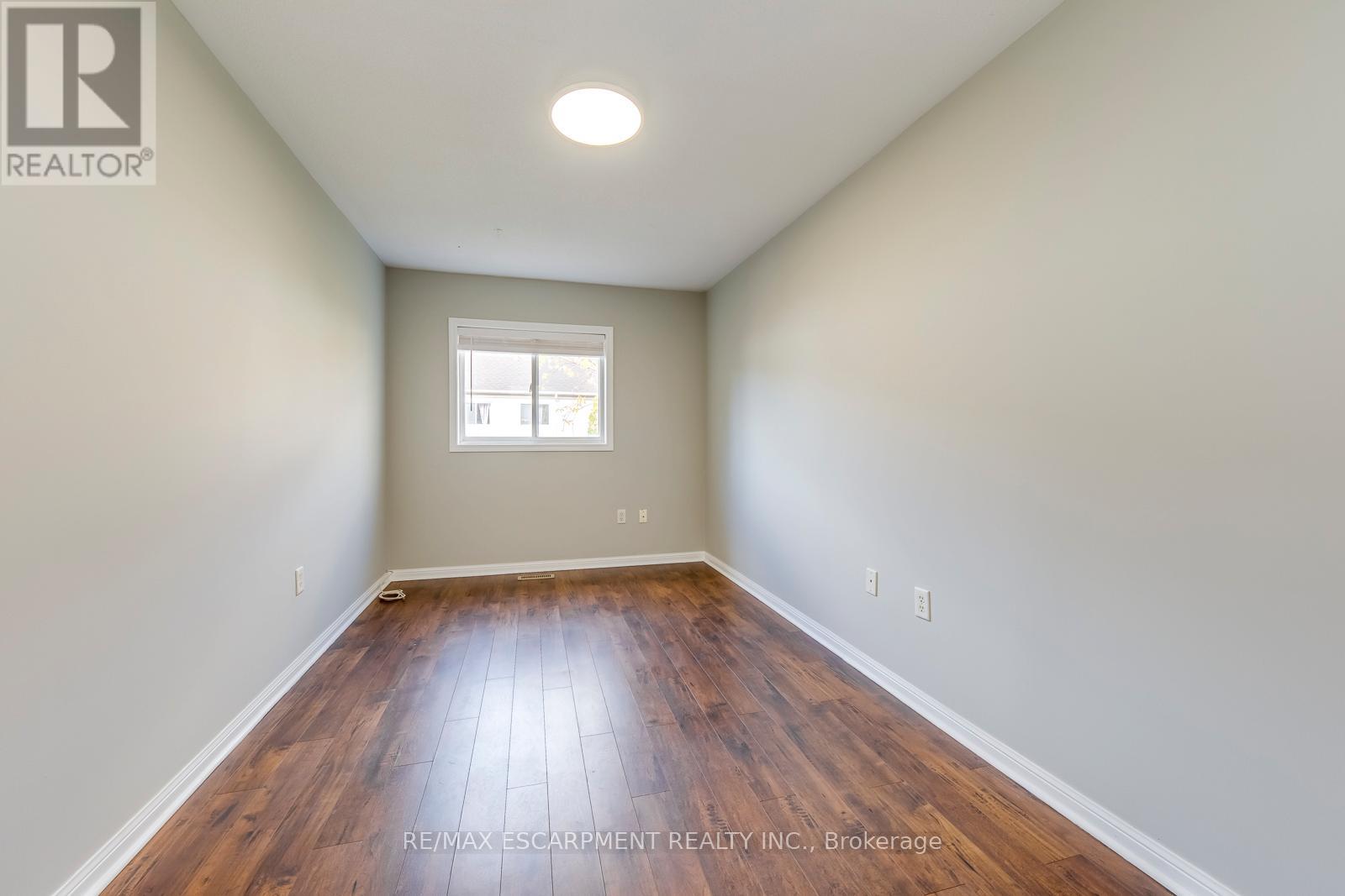 4401 Peter Drive, Burlington, Ontario  L7L 6S6 - Photo 30 - W12895354