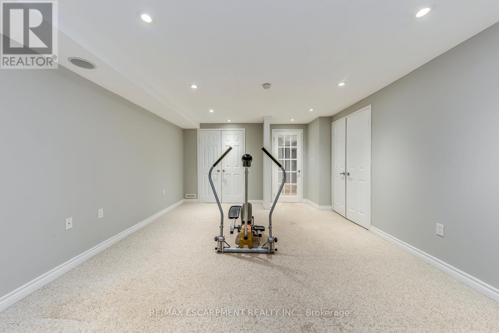 4401 Peter Drive, Burlington, Ontario  L7L 6S6 - Photo 34 - W12895354