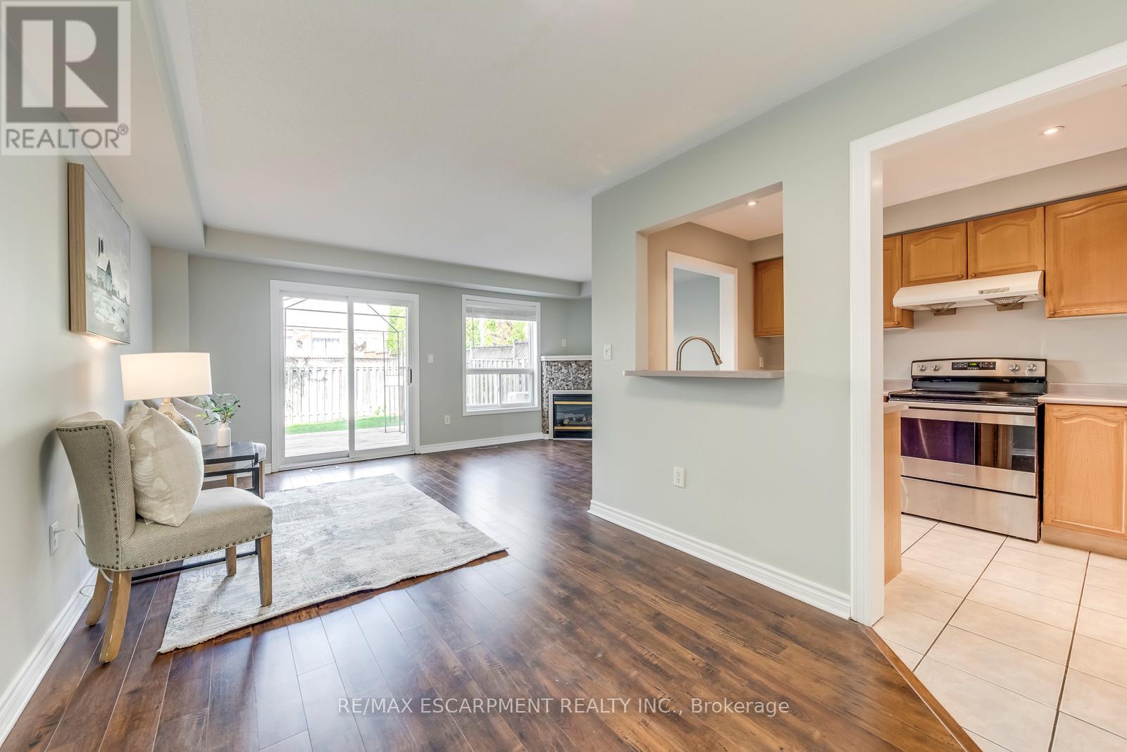 4401 Peter Drive, Burlington, Ontario  L7L 6S6 - Photo 7 - W12895354