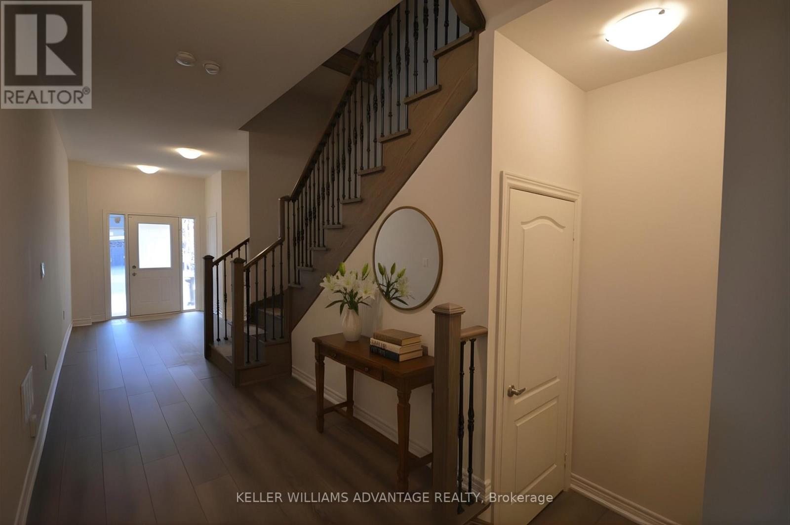 466 Silver Maple Road, Oakville, Ontario  L6H 3P5 - Photo 3 - W12895388