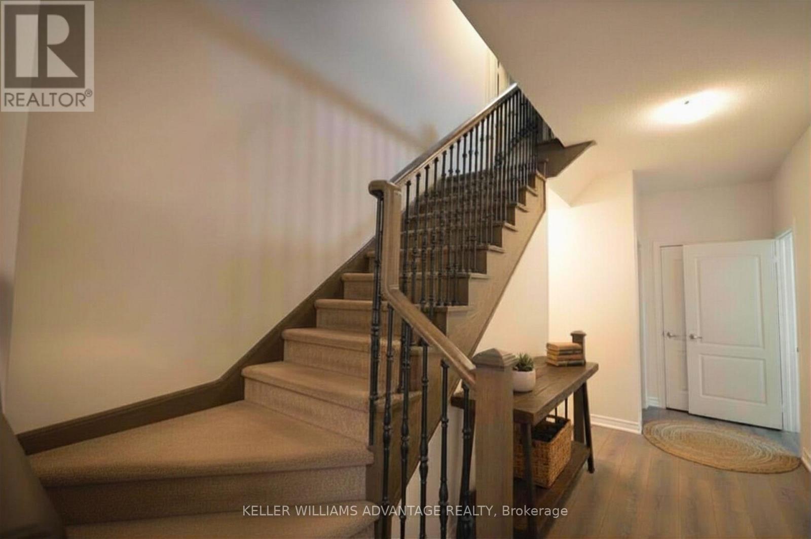 466 Silver Maple Road, Oakville, Ontario  L6H 3P5 - Photo 6 - W12895388