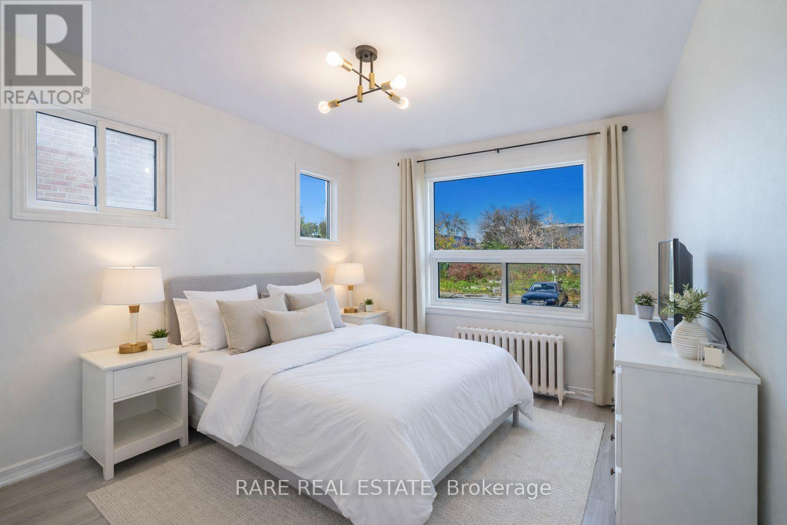 2 - 352 Hopewell Avenue, Toronto (Briar Hill-Belgravia), Ontario  M6E 2S2 - Photo 8 - W12895420