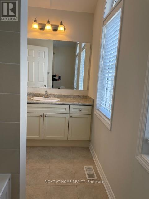 1654 Copeland Circle, Milton, Ontario  L9T 8X8 - Photo 11 - W12895430