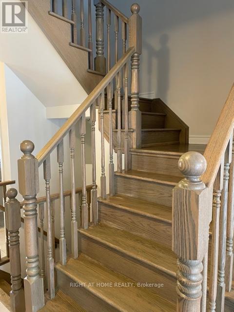 1654 Copeland Circle, Milton, Ontario  L9T 8X8 - Photo 7 - W12895430