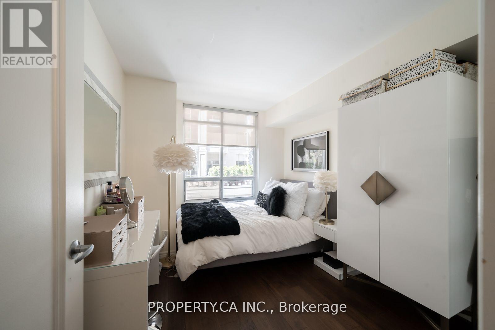 202 - 60 St Clair Avenue W, Toronto, Ontario  M4V 1M1 - Photo 10 - C12757038