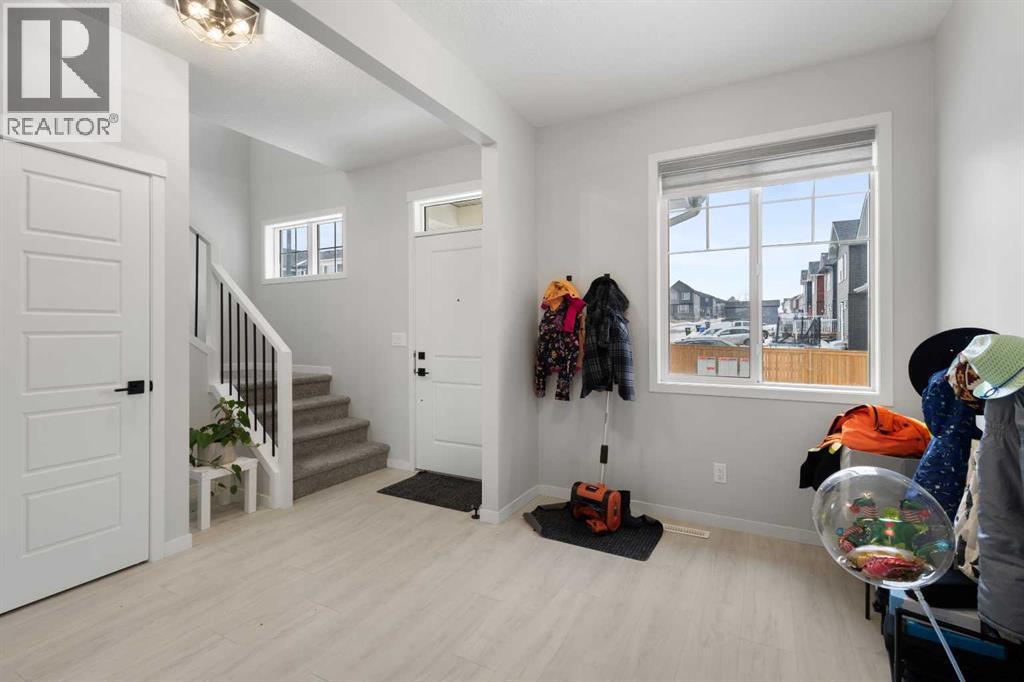 22 Edith Manor Nw, Calgary, Alberta  T3R 1Y7 - Photo 4 - A2292078