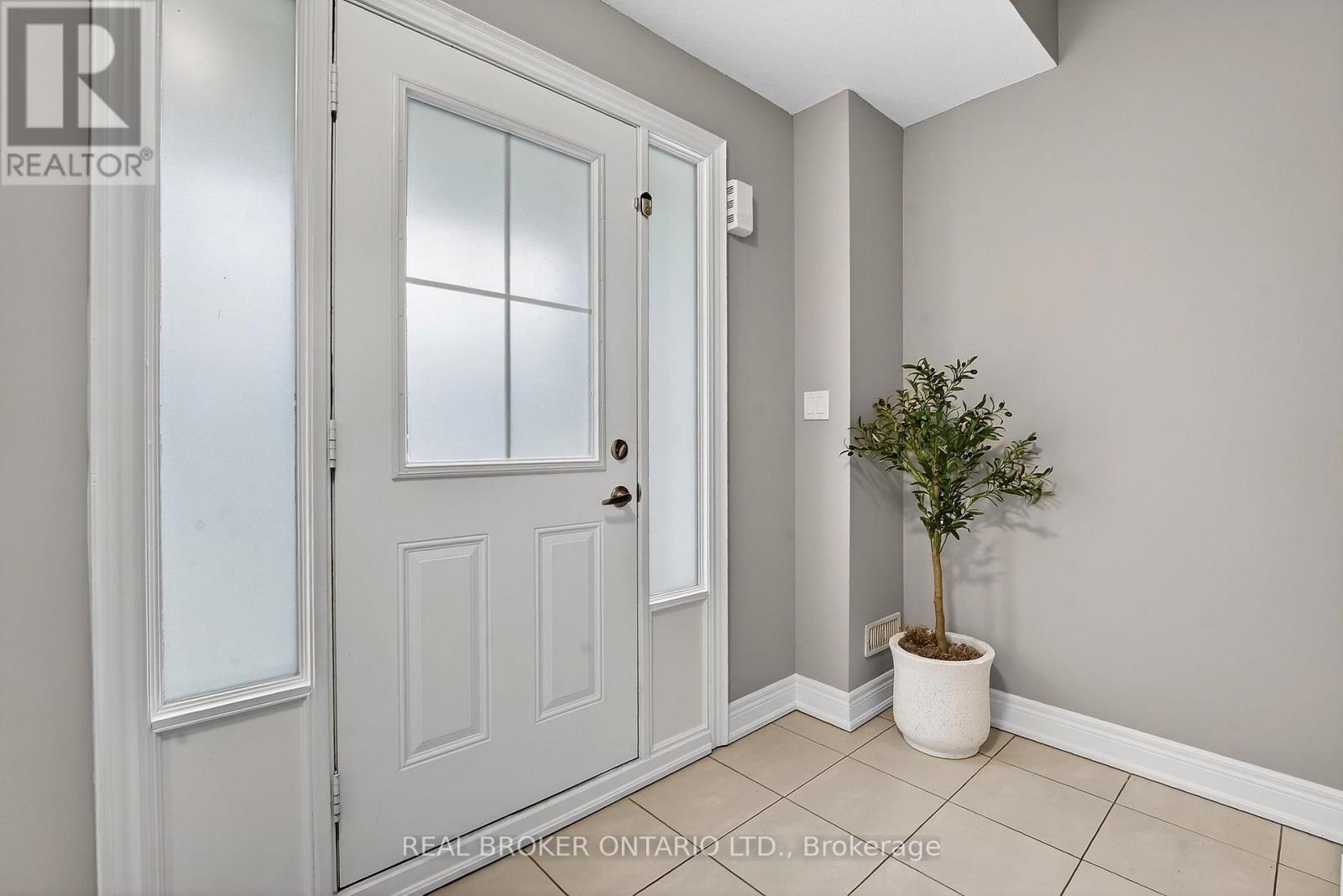 5000 Desantis Drive, Lincoln, Ontario  L3J 1W3 - Photo 4 - X12895180