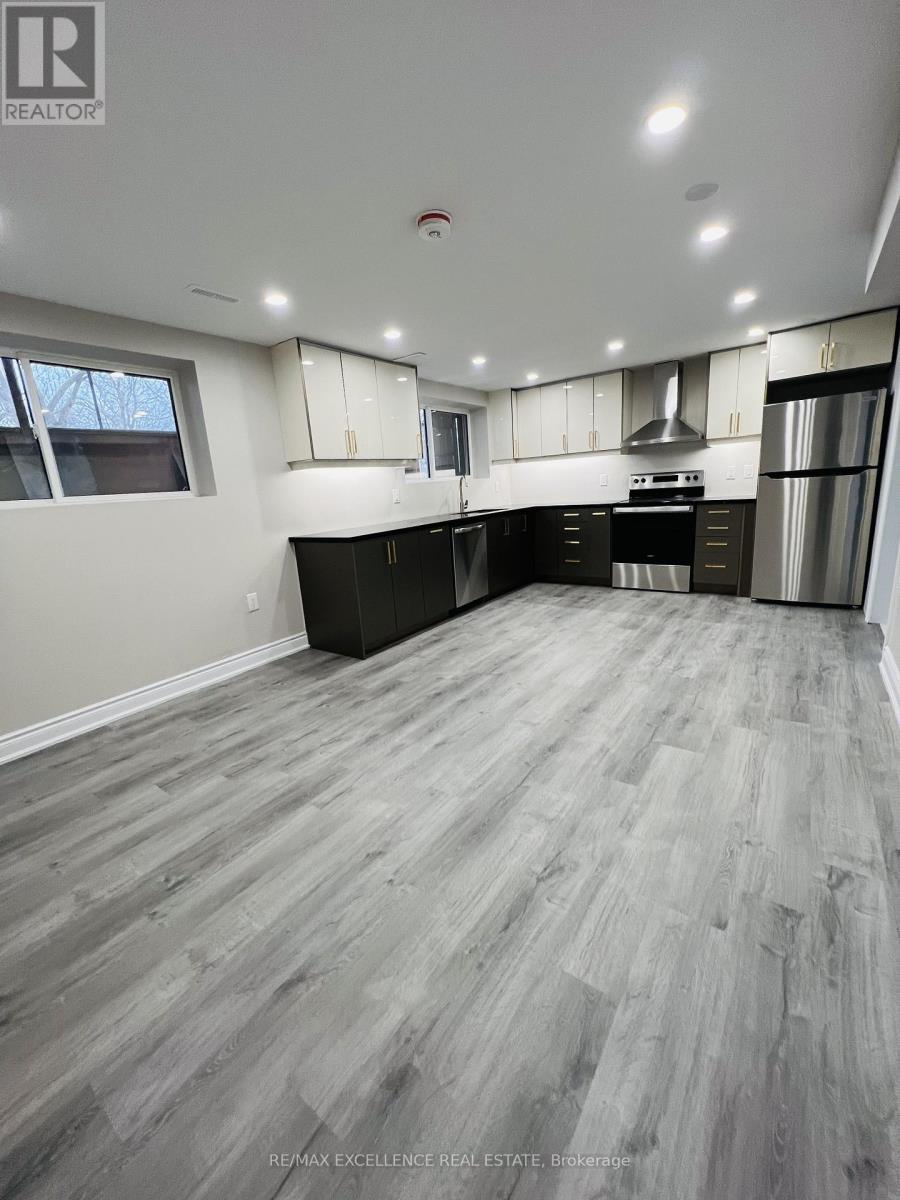 104 Meredith Drive, St. Catharines, Ontario  L2M 6C7 - Photo 3 - X12895296