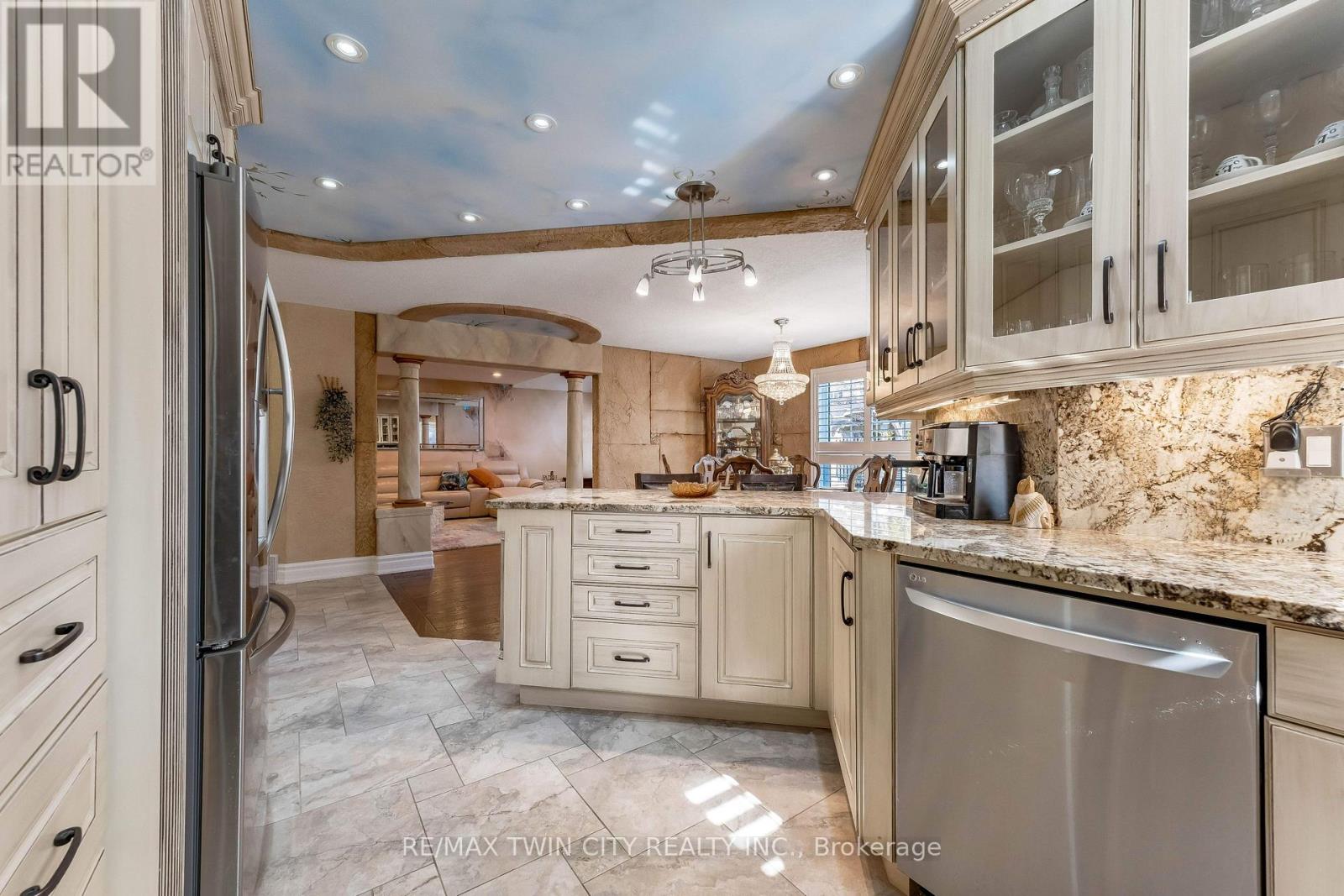 60 Chandos Drive, Kitchener, Ontario  N2A 3C2 - Photo 11 - X12895324