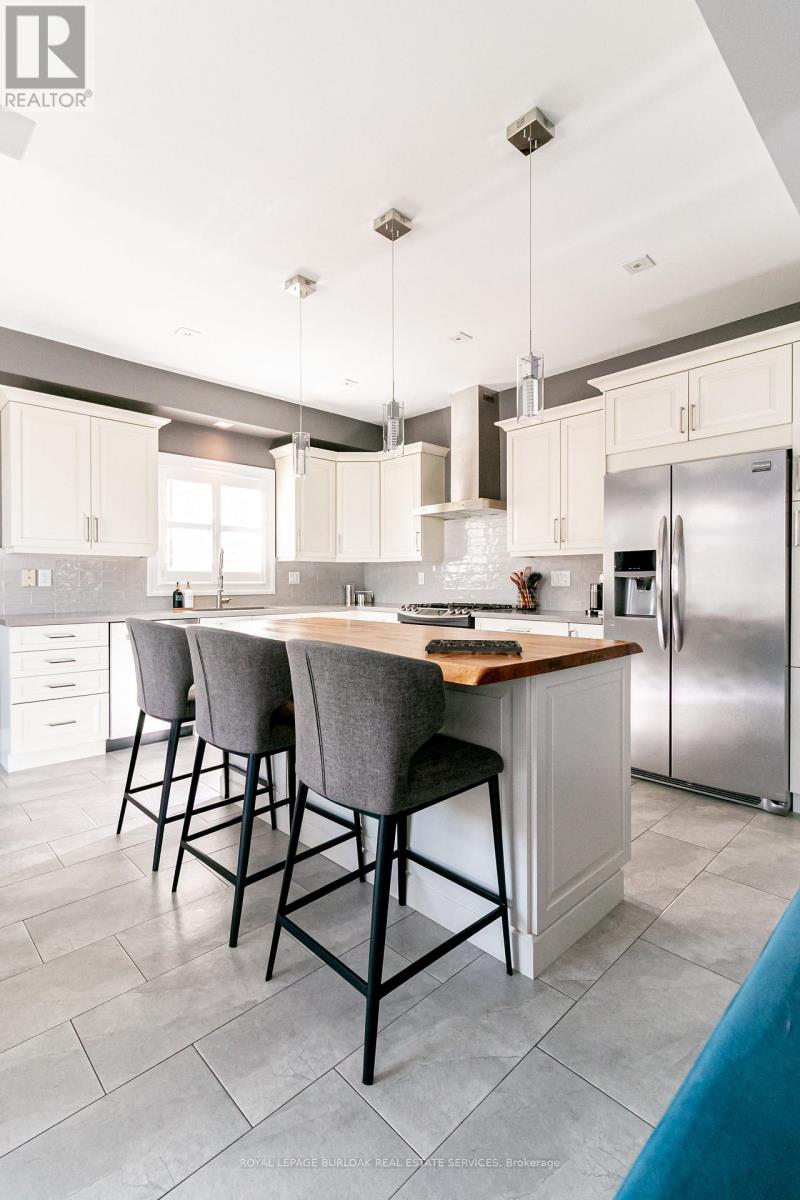 19 Purnell Drive, Hamilton, Ontario  L9C 0C6 - Photo 14 - X12895344