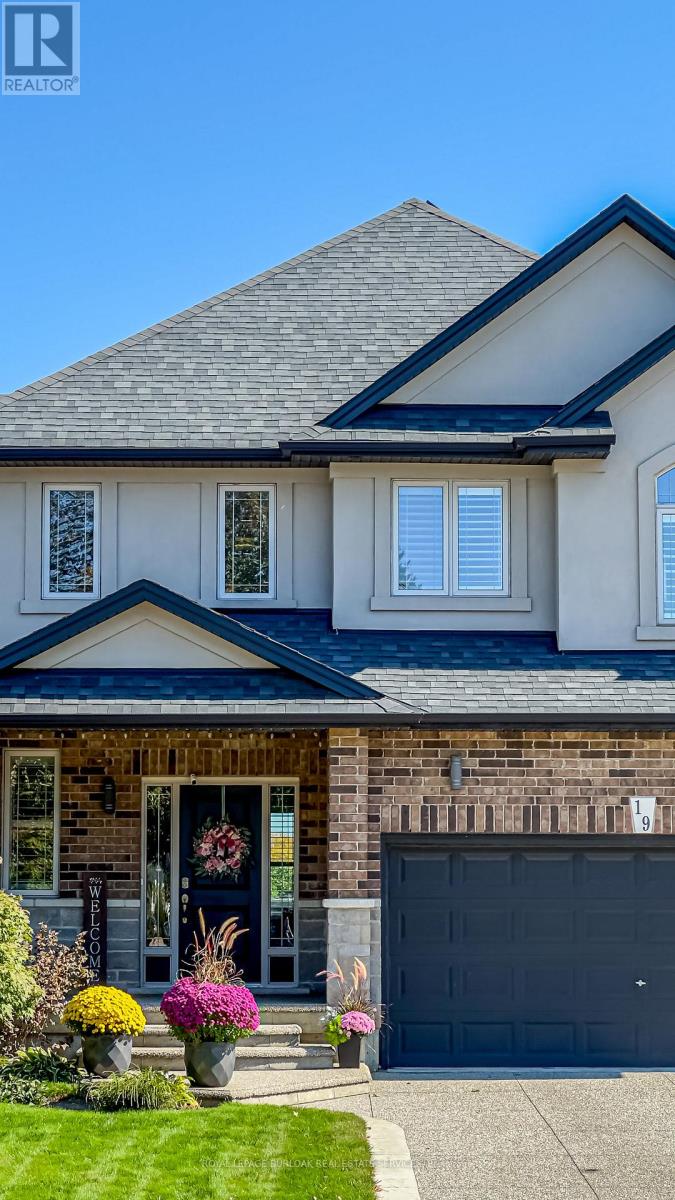 19 Purnell Drive, Hamilton, Ontario  L9C 0C6 - Photo 3 - X12895344