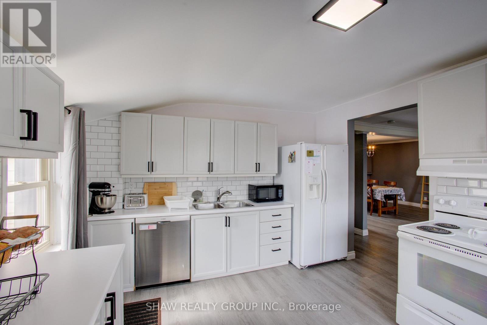 21 Main Street W, Mapleton, Ontario  N0G 1P0 - Photo 13 - X12895358