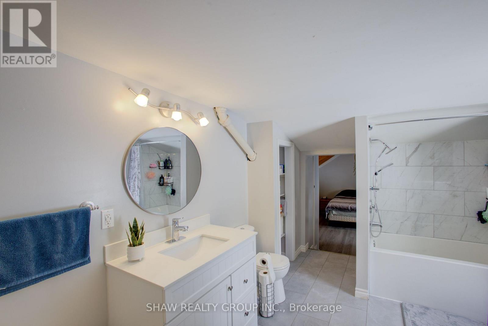 21 Main Street W, Mapleton, Ontario  N0G 1P0 - Photo 15 - X12895358