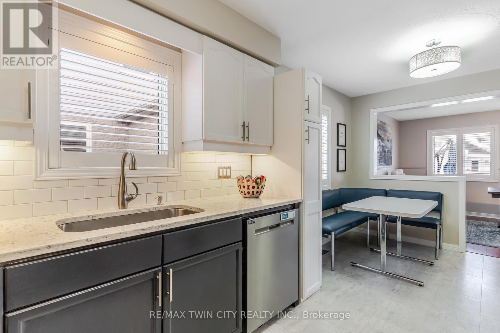 685 Coldstream Drive W, Waterloo, Ontario  N2V 2J1 - Photo 11 - X12895372