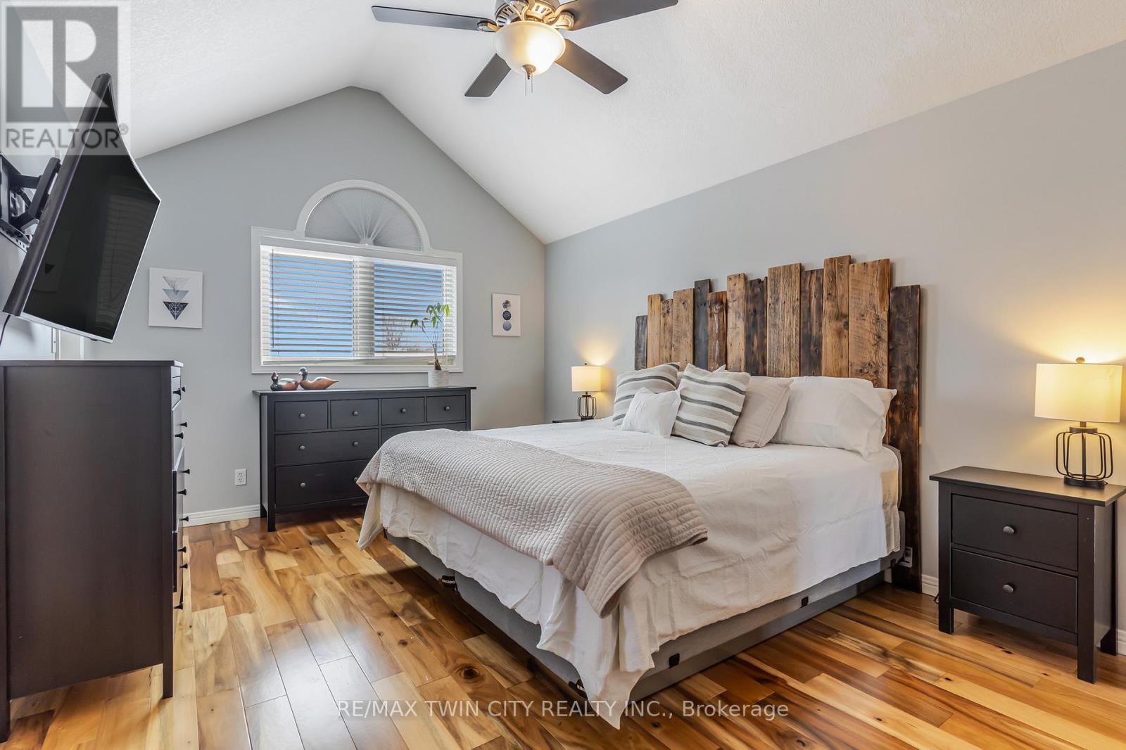 685 Coldstream Drive W, Waterloo, Ontario  N2V 2J1 - Photo 17 - X12895372