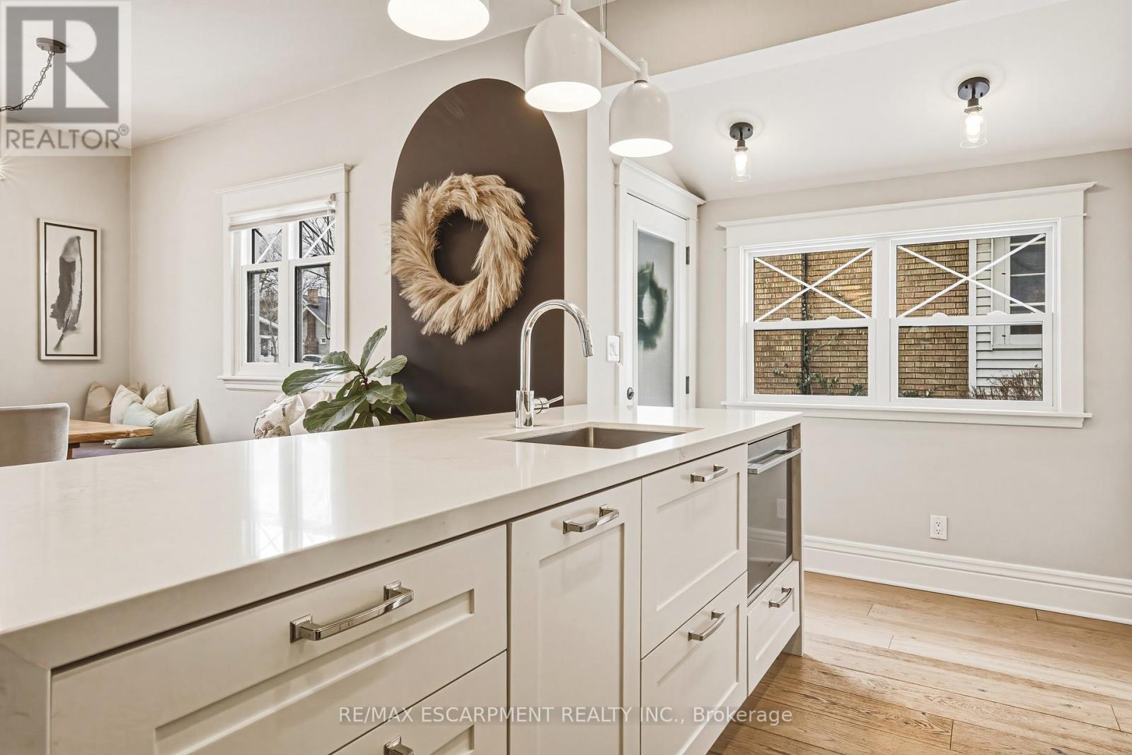 6 Nelles Boulevard, Grimsby, Ontario  L3M 3R1 - Photo 12 - X12895432