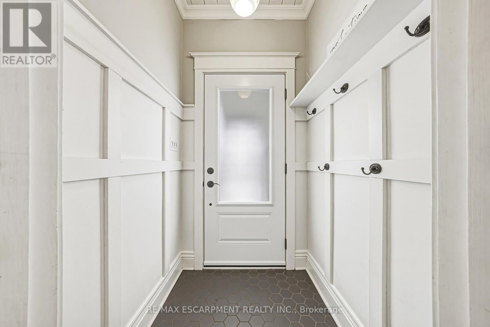 6 Nelles Boulevard, Grimsby, Ontario  L3M 3R1 - Photo 4 - X12895432