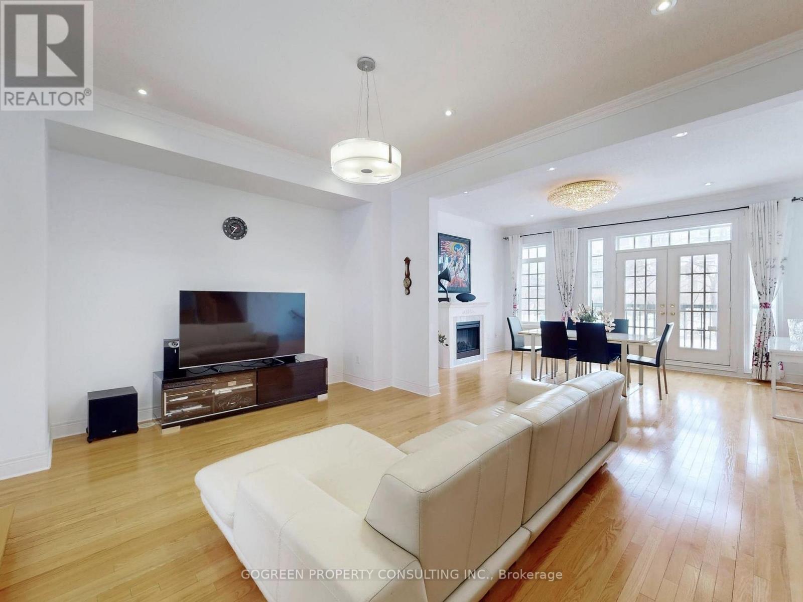 20 Bonnycastle Road, Markham, Ontario  L6G 0C2 - Photo 7 - N12870484