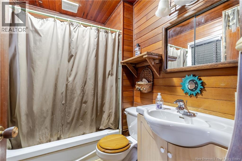 734 Athlone Street, Fredericton, New Brunswick  E3A 3A9 - Photo 11 - NB135052