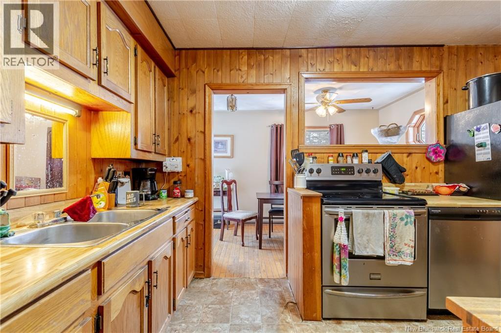 734 Athlone Street, Fredericton, New Brunswick  E3A 3A9 - Photo 2 - NB135052