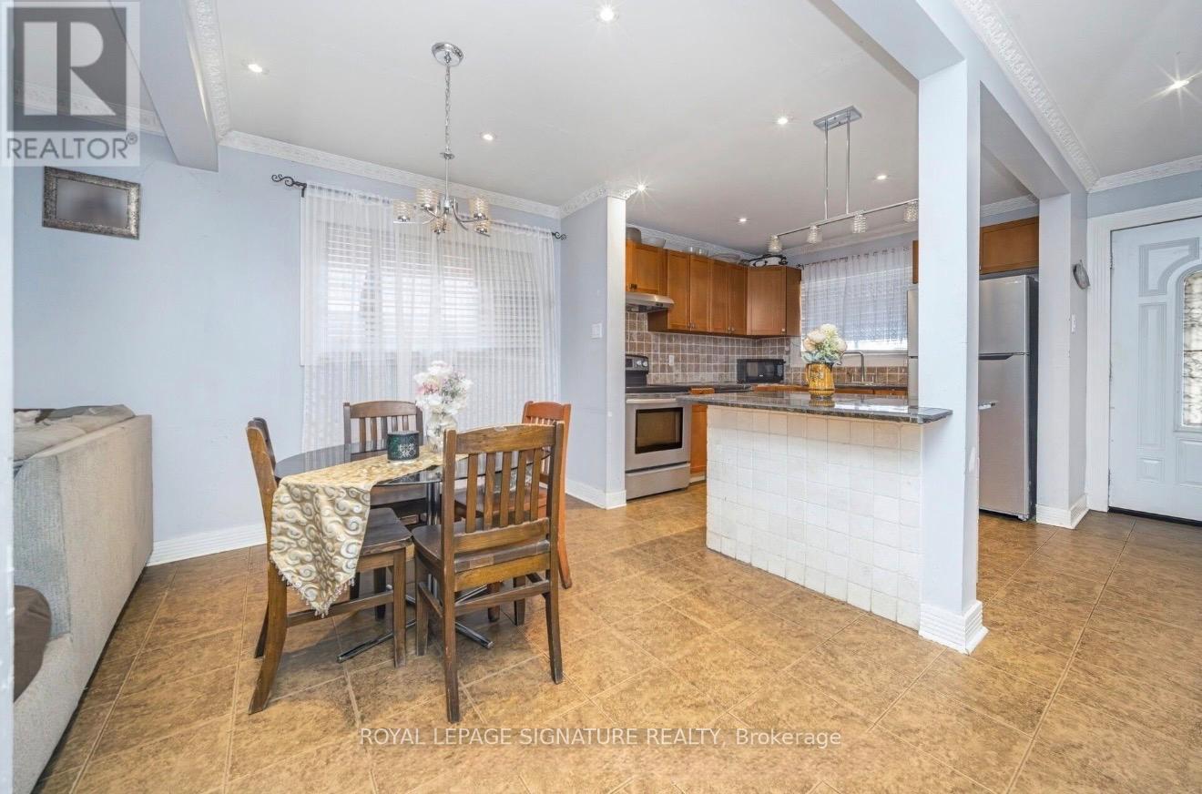 Room 1 - 19 Gatsby Square, Brampton (Northgate), Ontario  L6S 2H4 - Photo 8 - W12895036