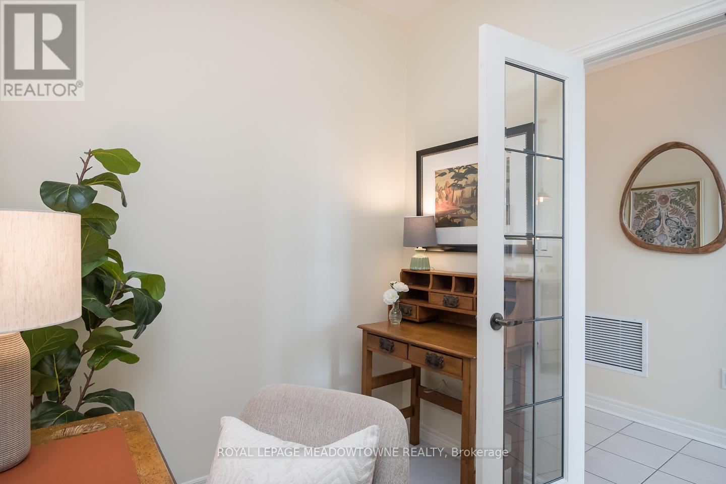 609 - 383 Main Street E, Milton, Ontario  L9T 8K8 - Photo 8 - W12895264