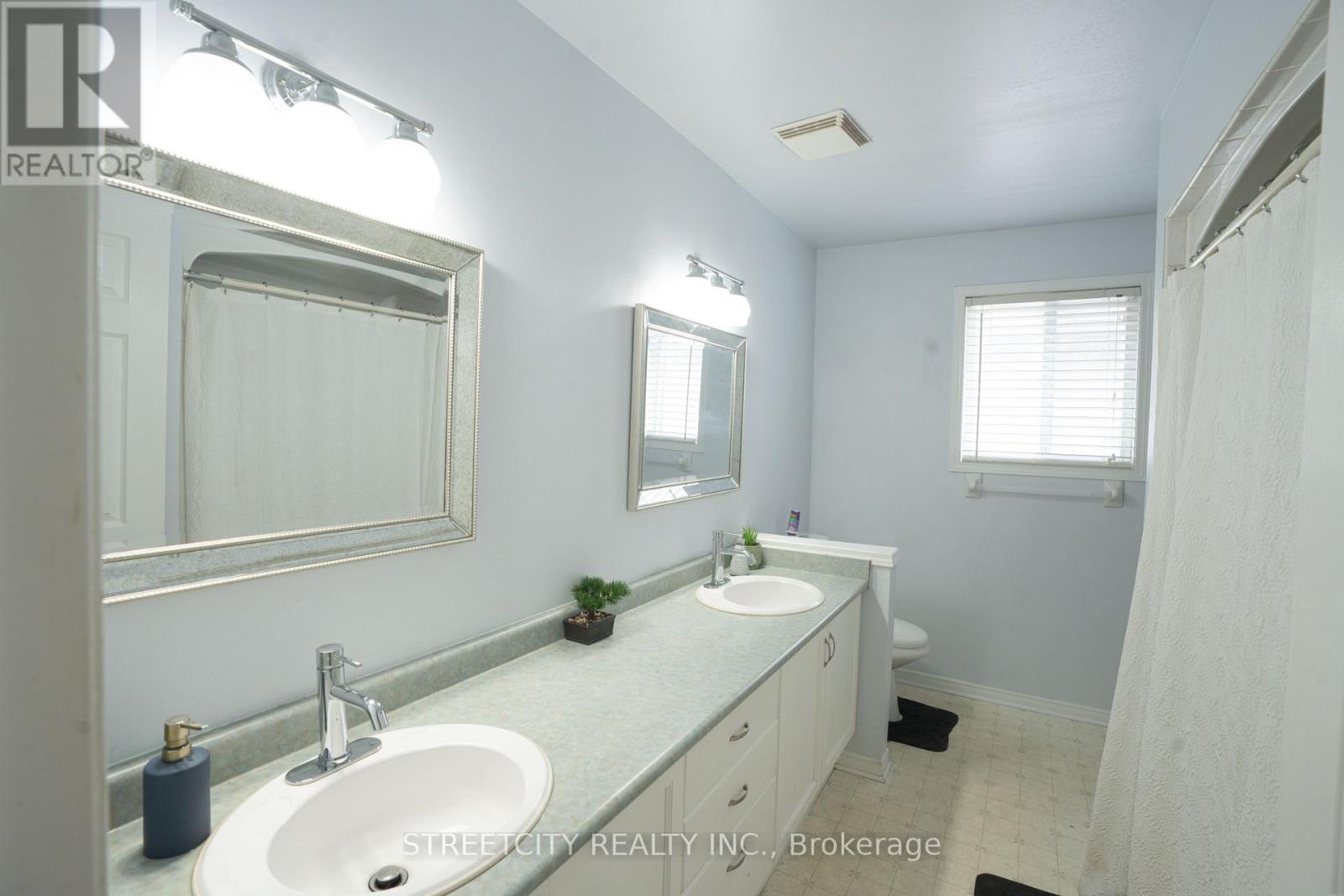 35 Juniper Crescent, Strathroy-Caradoc, Ontario  N7G 4G4 - Photo 11 - X12895446