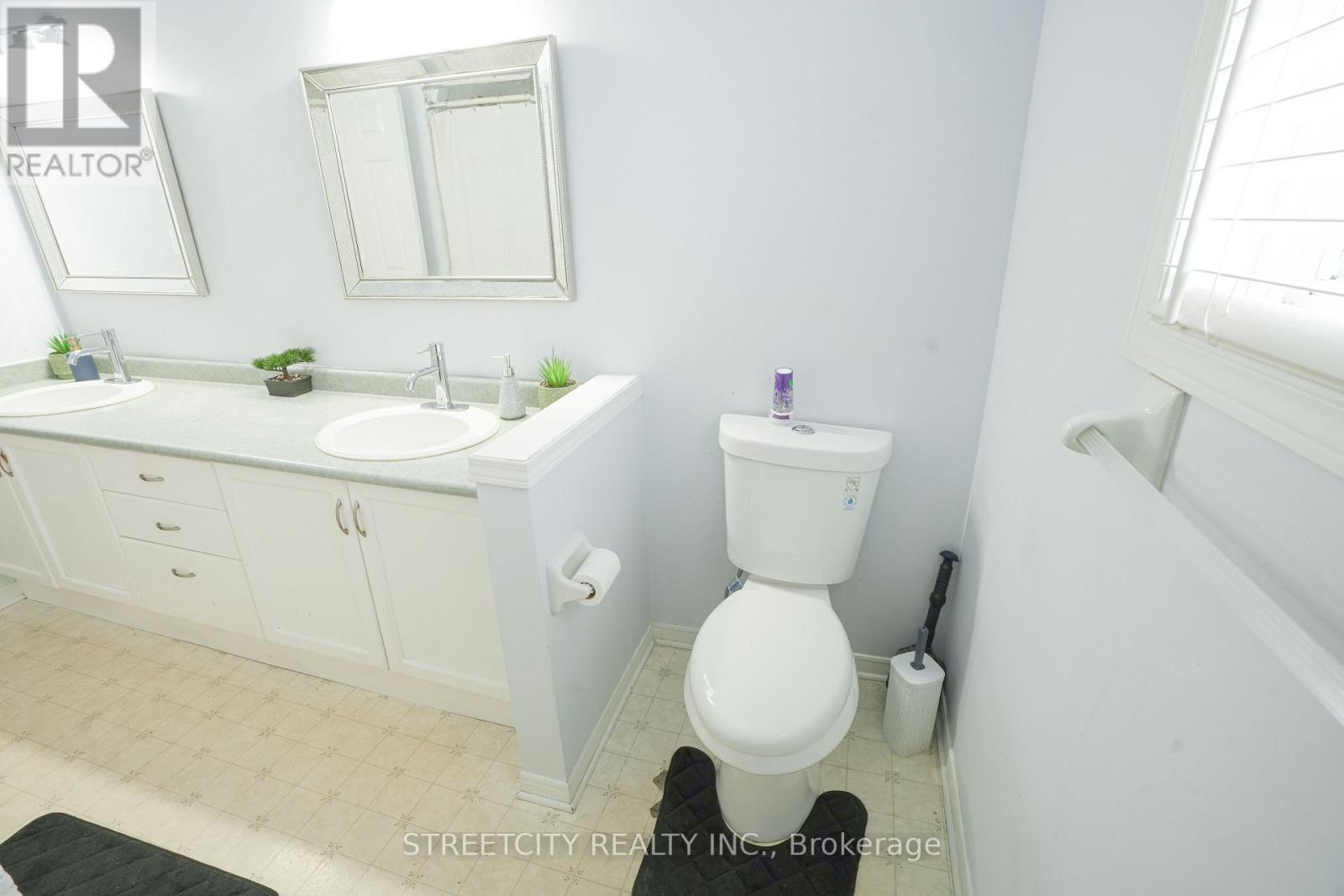 35 Juniper Crescent, Strathroy-Caradoc, Ontario  N7G 4G4 - Photo 12 - X12895446