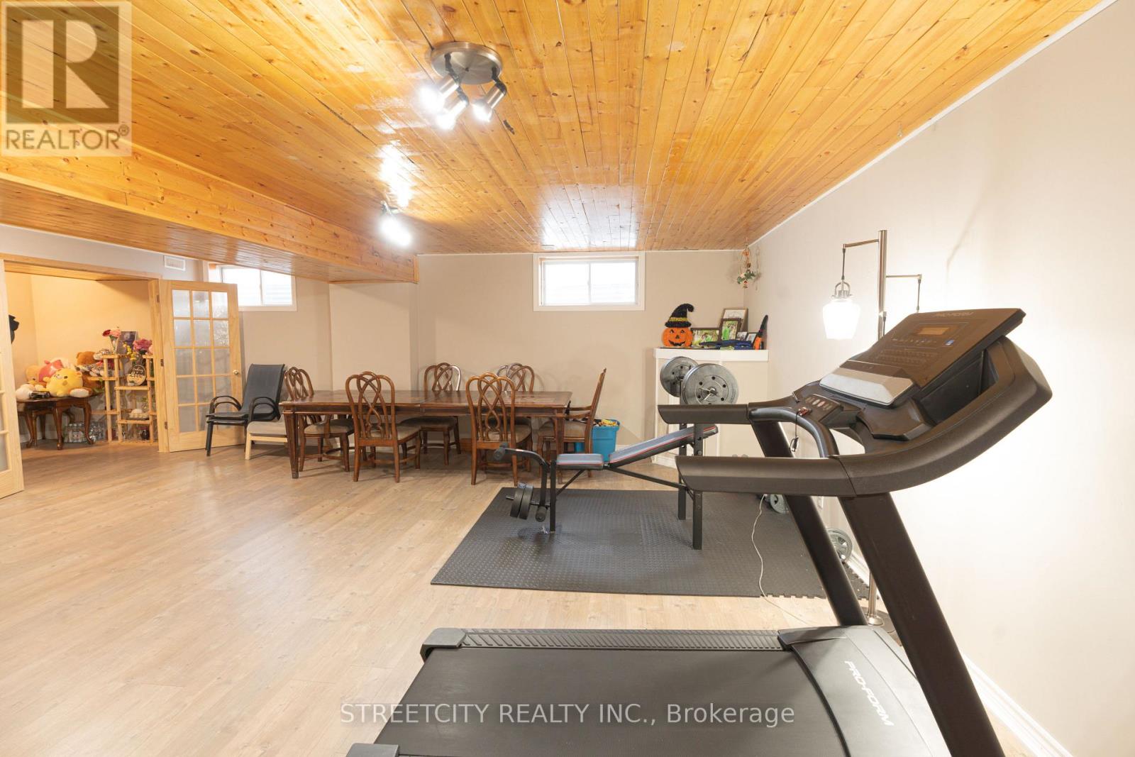 35 Juniper Crescent, Strathroy-Caradoc, Ontario  N7G 4G4 - Photo 15 - X12895446